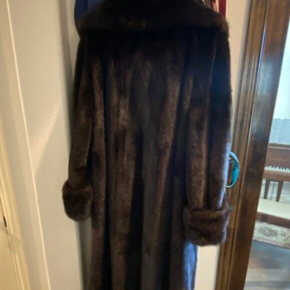 #vintagefur Black Diamond Mink Coat -- Full Length, Pre-Owned - Picture 3 of 7